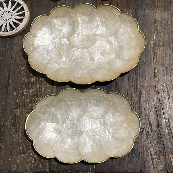 VINTAGE Capiz shell decorative trays with gold rim - Picture 3 of 9